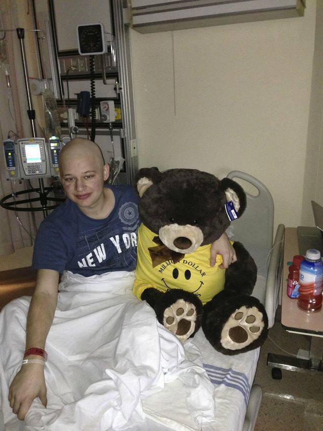 Κατέγραφε καθημερινά τη μάχη του με τον καρκίνο. Οι φωτογραφίες του συγκινούν και τις πιο σκληρές ψυχές
