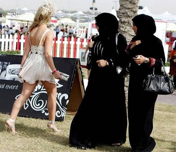 Παράξενες φωτογραφίες από πράγματα που μπορείτε να δείτε μόνο μα μόνο στο Ντουμπάι!!