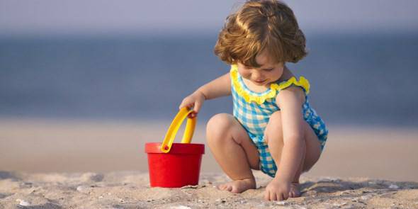 7 διασκεδαστικά και δημιουργικά παιχνίδια για τα παιδιά στην παραλία