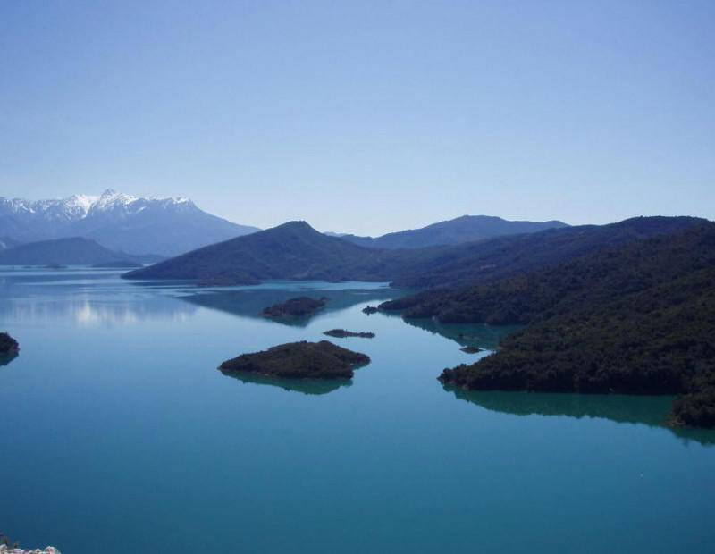 8 πανέμορφες λίμνες της Ελλάδας που αξίζει να επισκεφθείτε