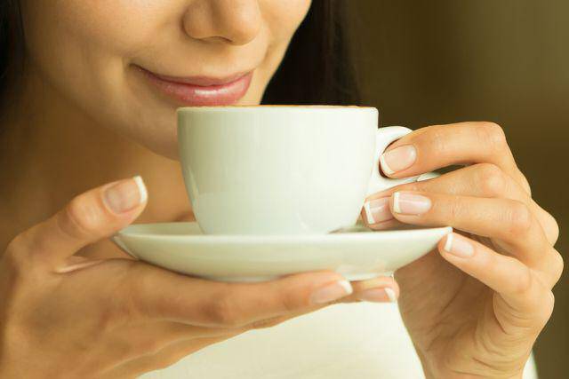 Καφές: Πώς επηρεάζει τις γυναίκες στην εμμηνόπαυση