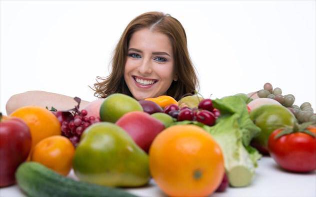 Φρούτα ή χυμοί; Πότε πρέπει να τρώμε τα φρούτα και πόσα την ημέρα;