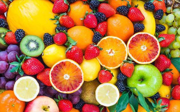 Φρούτα ή χυμοί; Πότε πρέπει να τρώμε τα φρούτα και πόσα την ημέρα;
