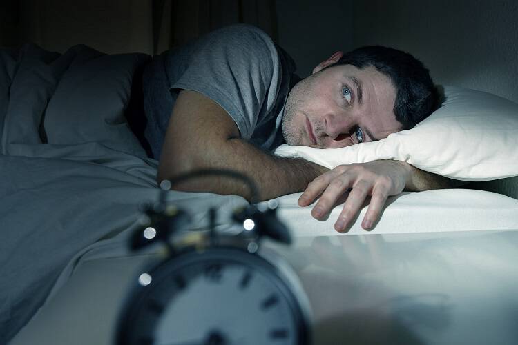 5 λόγοι που ξυπνάς κουρασμένος, όση ώρα κι αν κοιμάσαι