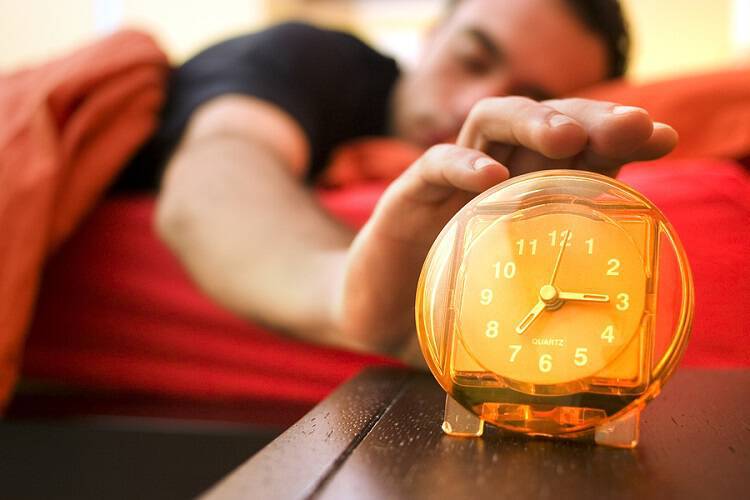 5 λόγοι που ξυπνάς κουρασμένος, όση ώρα κι αν κοιμάσαι