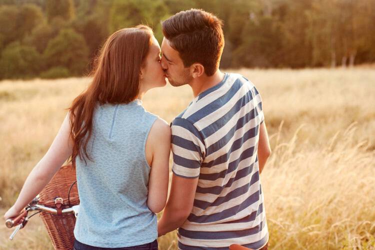 10 λόγοι για να ξεκινήσεις τα φιλιά από σήμερα (Σμουτς!)