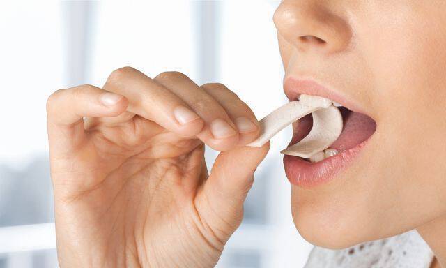 Κακοσμία στόματος: 8 τροφές και ροφήματα για δροσερή αναπνοή