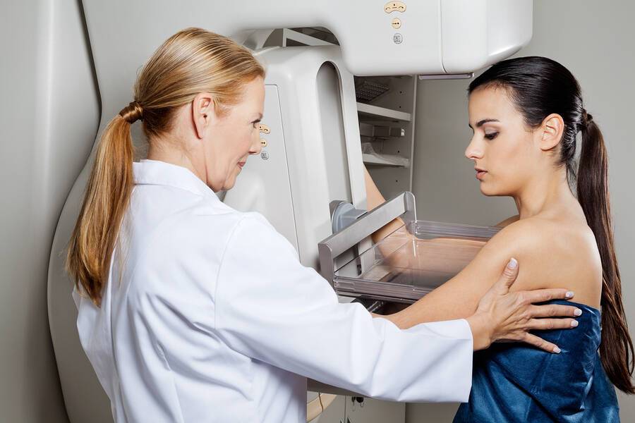 Καρκίνος του στήθους: 4 παράγοντες που μπορεί να οδηγήσουν σε λάθος διάγνωση