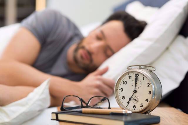 Οι 3 συνήθειες στον ύπνο που αυξάνουν τον κίνδυνο καρκίνου