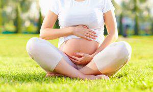 bigstock-Belly-Of-Pregnant-Woman-In-Sum-72550792