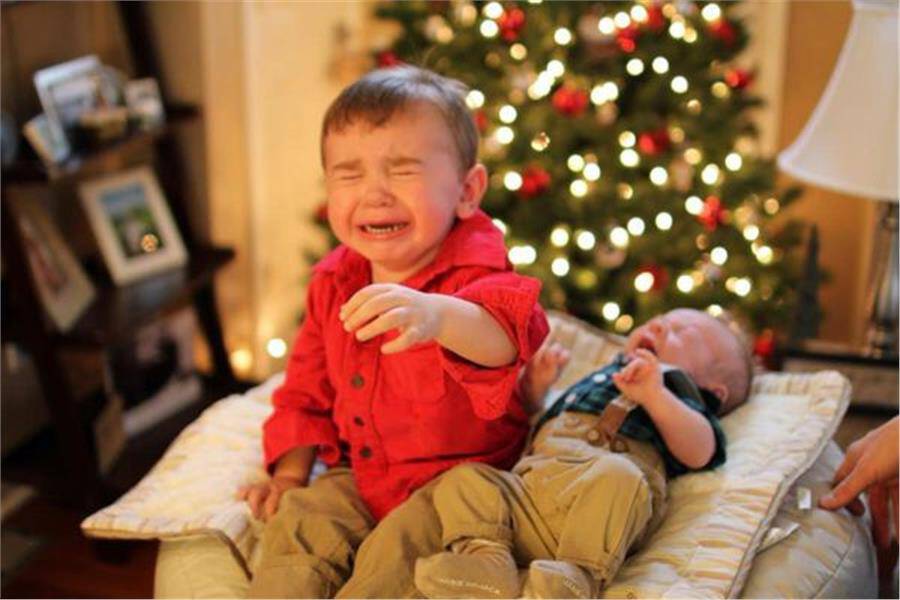 To μόνο πράγμα που μπορεί να ανατρέψει το Χριστουγεννιάτικο σκηνικό είναι απλά... ένα παιδί