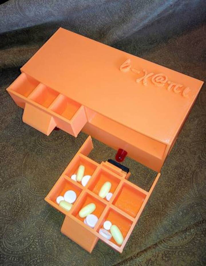 Έλληνες μαθητές γυμνασίου κατασκεύσαν ένα «έξυπνο κουτί» που σας θυμίζει πότε να παίρνετε τα φάρμακά σας [pics]