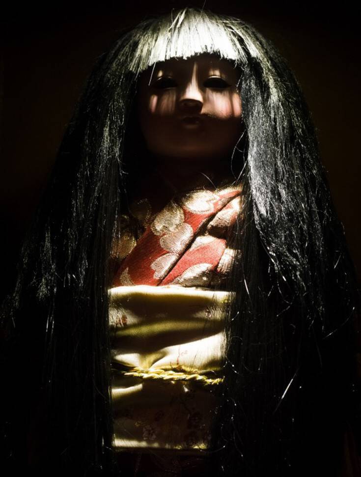 Η τρομακτική ιστορία της «στοιχειωμένης» κούκλας με τα μαλλιά που μακραίνουν