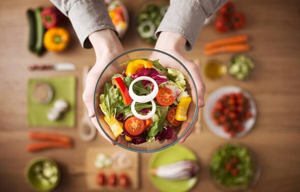 Δίαιτα Whole30: Τι είναι, πώς γίνεται και τι προσφέρει η νέα αυστηρή διατροφή των 30 ημερών