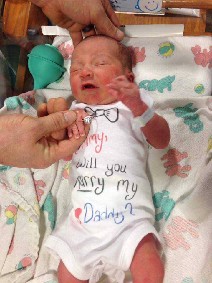 Λίγες ώρες μετά τη γέννησή του, αυτό το μωρό έκανε τη μεγαλύτερη έκπληξη στη μαμά του