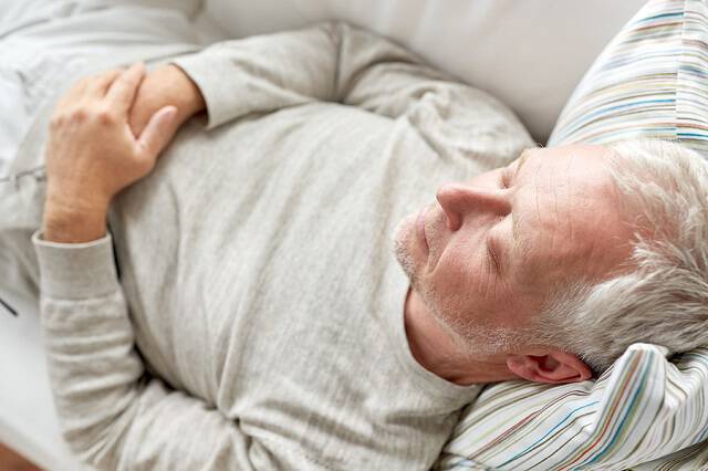 Η υπερβολική επιθυμία των ηλικιωμένων για ύπνο αποτελεί πρώιμη ένδειξη άνοιας