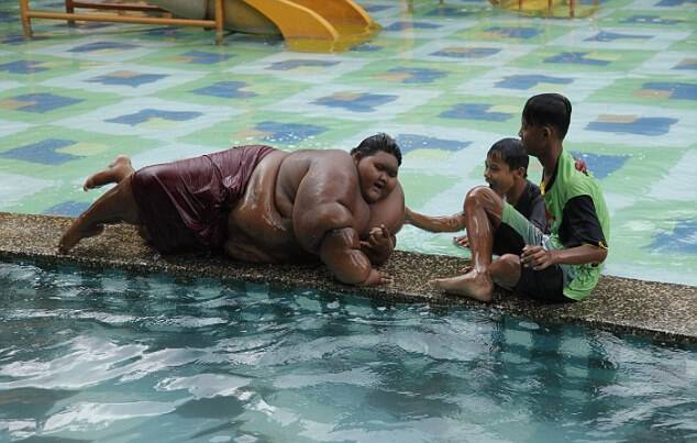Το πιο παχύσαρκο παιδί στον κόσμο: Δραματική προσπάθεια να χάσει κιλά και να σωθεί η ζωή του! [vid, pics]