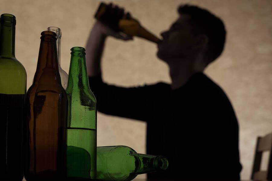 Tα 4 χαρακτηριστικά που συνδέονται με κατάχρηση αλκοόλ στην εφηβεία
