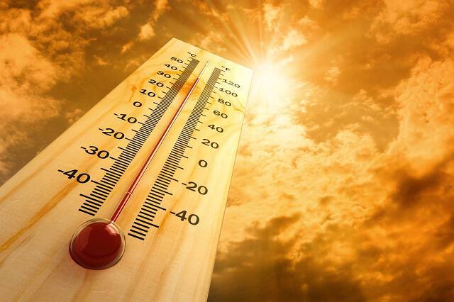 Πώς θα προστατευτείτε από τις υψηλές θερμοκρασίες για να αποφύγετε τη θερμοπληξία