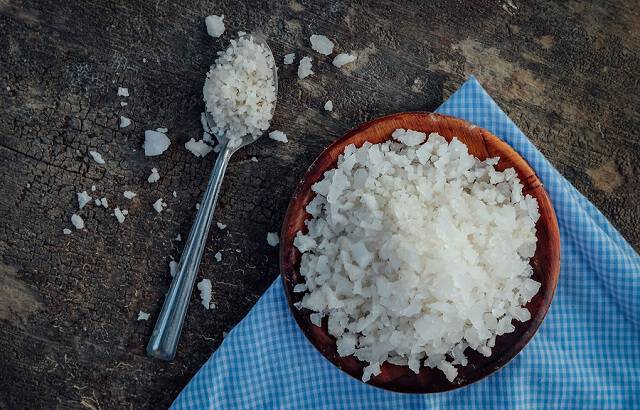 Απλοί τρόποι να μειώσετε το αλάτι στη διατροφή σας