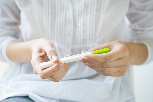 Τεστ εγκυμοσύνης: 4 περιπτώσεις που μπορεί να δώσει λάθος αποτέλεσμα