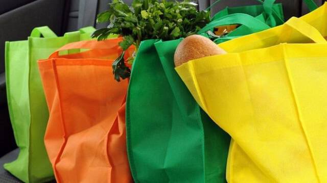 Πώς θα μεταφέρετε με ασφάλεια τα ψώνια του σούπερ μάρκετ σε επαναχρησιμοποιούμενες τσάντες