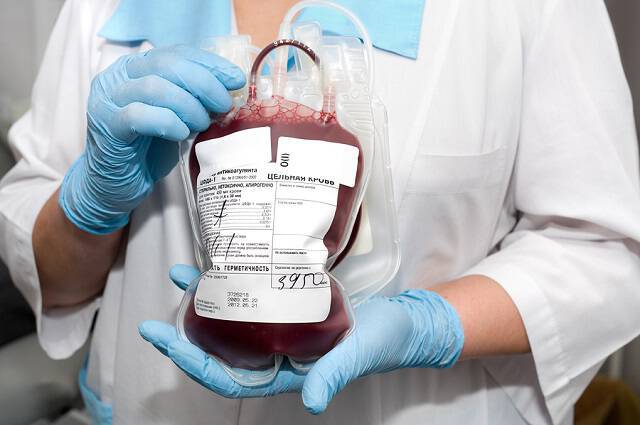 Μετάγγιση αίματος: Πιθανές οι επιπλοκές από γυναίκα δότη και άντρα λήπτη