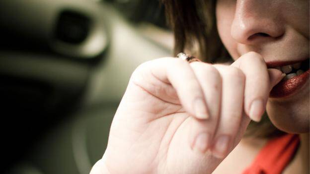 Πέντε τρόποι για να σταματήσετε να τρώτε τα νύχια σας