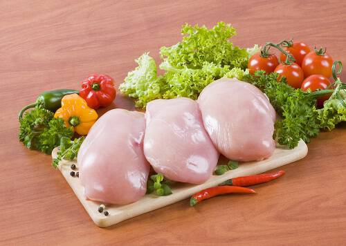 Οι 3 τροφές που βάζουν σε κίνδυνο την υγεία σας αν δεν μαγειρευτούν σωστά