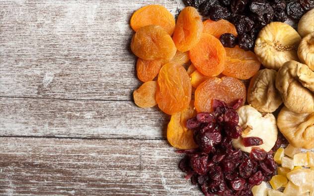 Αποξηραμένα φρούτα: ποια ταιριάζουν στη δίαιτα και ποια να αποφεύγετε