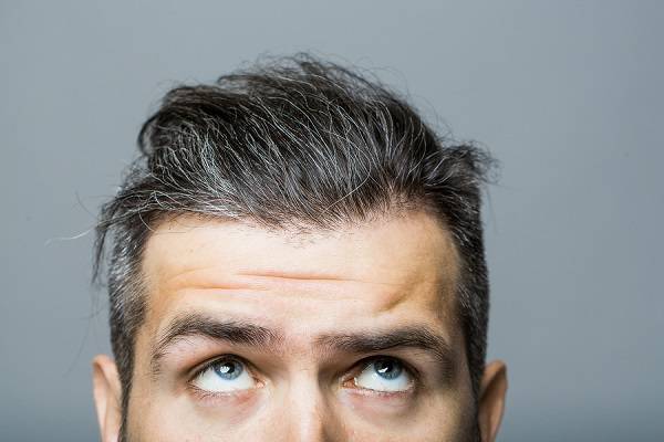 Γιατί ασπρίζουν τα μαλλιά; Περισσότερο φως στον ρόλο του ανοσοποιητικού
