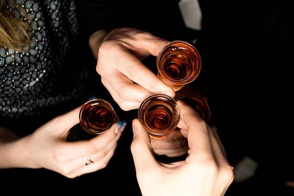 Αλκοόλ: Σε ποια ποσότητα αυξάνει τον κίνδυνο καρκίνου και πρόωρου θανάτου