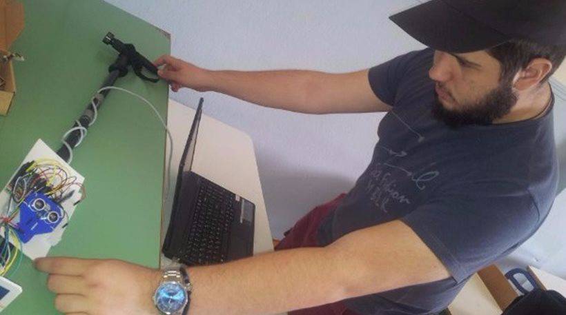 16χρονος από την Ημαθία δημιούργησε το πρώτο «έξυπνο μπαστούνι» για τυφλούς!!! (video+photo) 21