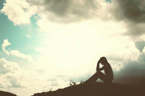 8 συμβουλές για να ξεπεράσετε τη λύπη και την κατάθλιψη φυσικά