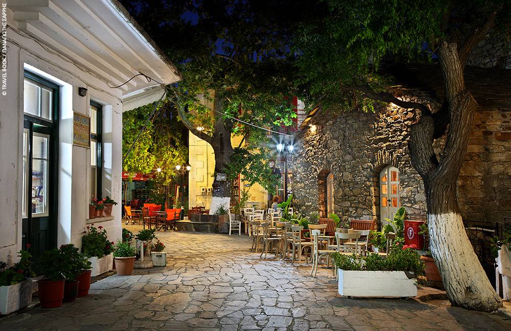 Το μοναδικό ελληνικό χωριό που τα μαγαζιά ανοίγουν στις 11 το βράδυ και κλείνουν το πρωί - Εικόνα 2