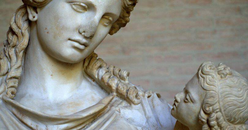 Η αρχαία ελληνική ευχή της μάνας στον γιό, 6 λέξεις μόνο «Φωνήεντα»
