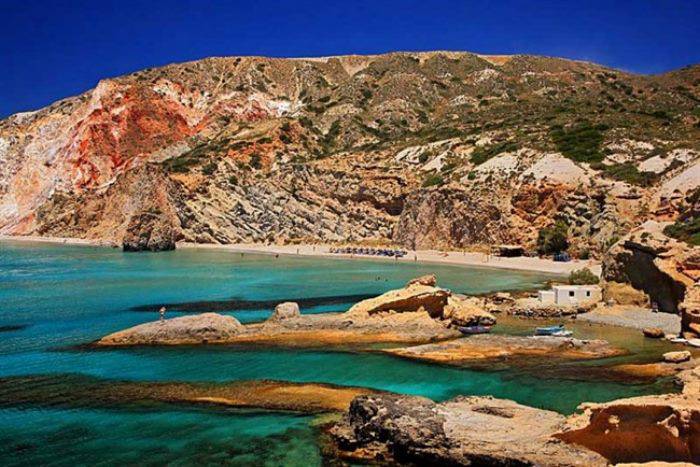 Το υπέροχο Ελληνικό νησί που δημιουργήθηκε από ένα ηφαίστειο. Σπάνιας ομορφιάς με ασυνήθιστα και εντυπωσιακά τοπία