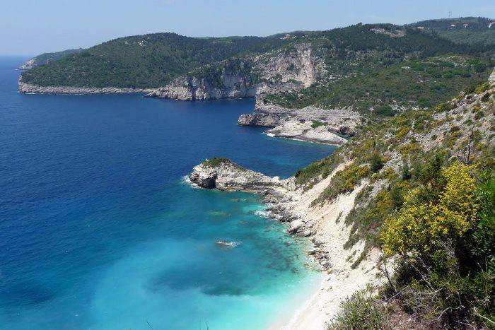 Παξοί - Αντίπαξοι: ο μικροσκοπικός μαγνήτης του Ιονίου με τις ομορφότερες παραλίες 