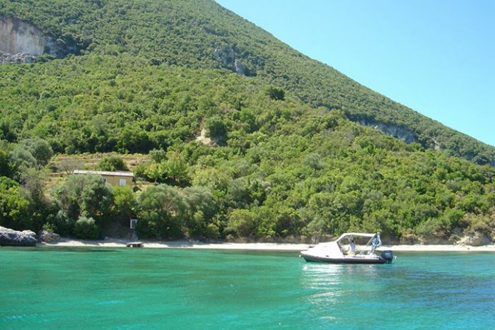 Το πιο πράσινο νησί της Ελλάδας μοιάζει με πραγματικό έργο τέχνης!