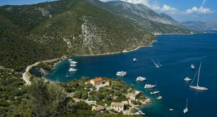 Το πιο πράσινο νησί της Ελλάδας μοιάζει με πραγματικό έργο τέχνης!