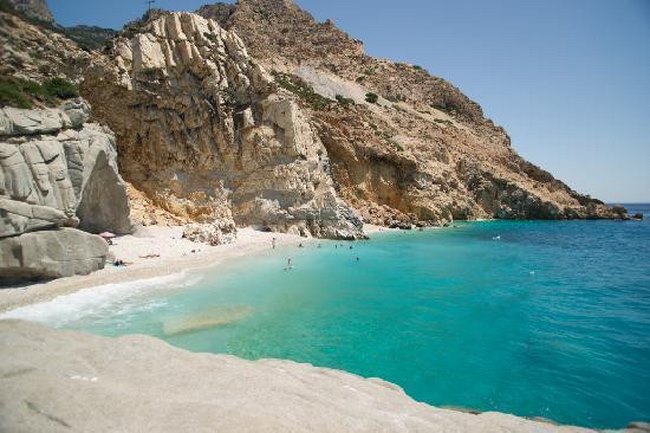  Οι Σεϋχέλλες της Ικαρίας: Η πιο εξωτική παραλία του Αιγαίου!