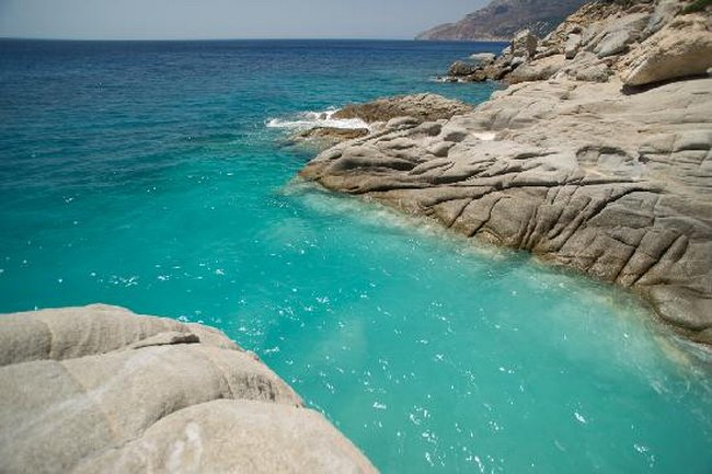  Οι Σεϋχέλλες της Ικαρίας: Η πιο εξωτική παραλία του Αιγαίου!