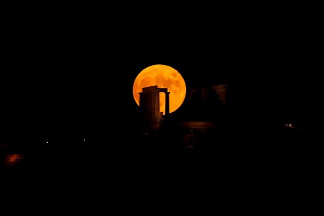 Πανσέληνος Αυγούστου 2020: Μάγεψε το ομορφότερο φεγγάρι του έτους - Μοναδικές εικόνες