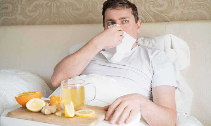 Γρίπη & κρυολόγημα: Οι βιταμίνες που σας προστατεύουν και οι τροφές που τις περιέχουν