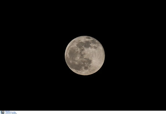Πανσέληνος Δεκεμβρίου 2020: Μαγικές εικόνες από το "ψυχρό φεγγάρι"