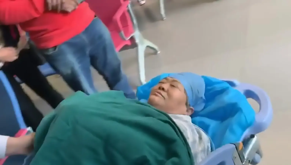 68χρονη γιαγιά γέννησε το 3ο του παιδί 